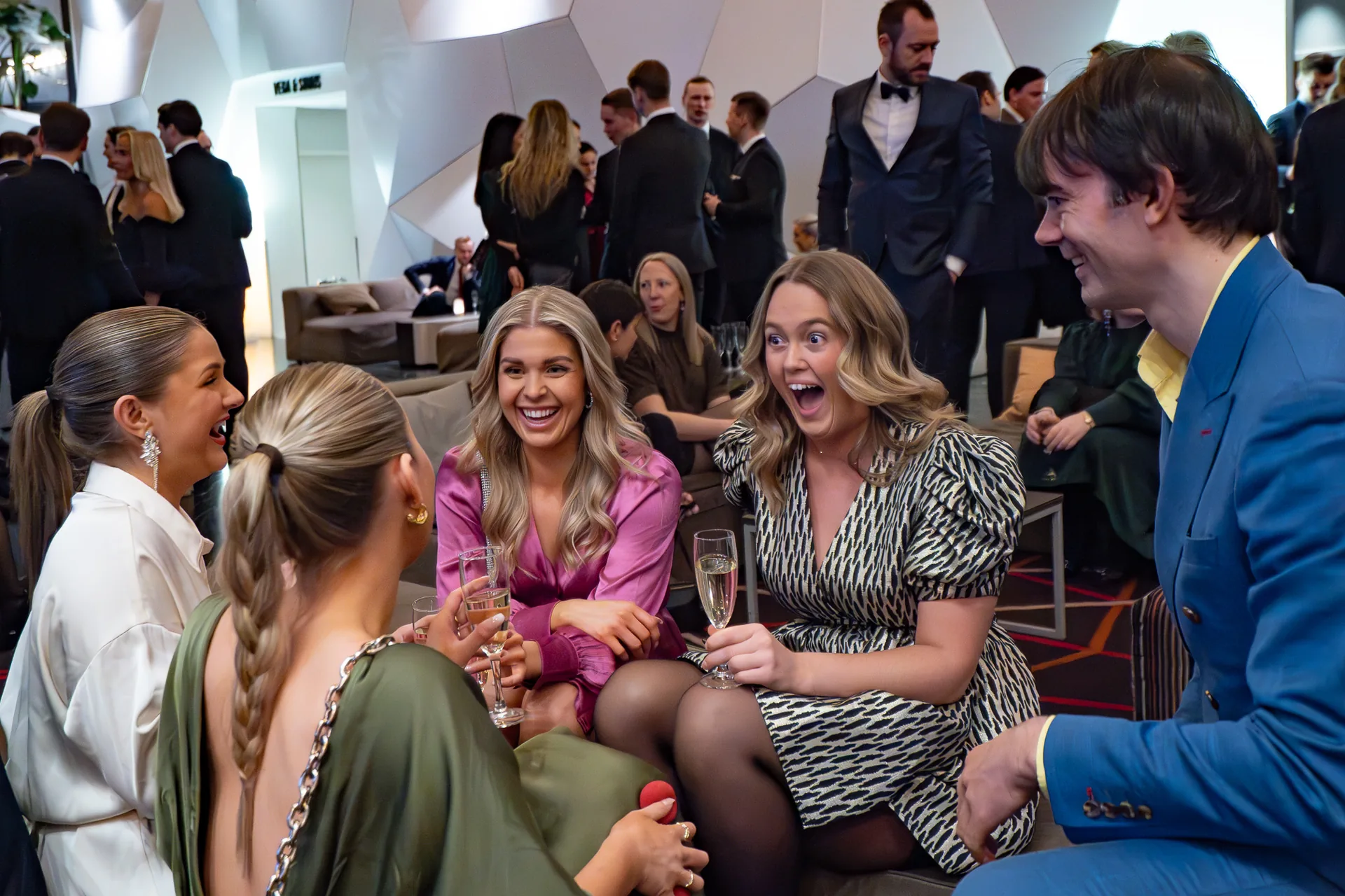 Gjester reagerer på nærtrylling på julebord